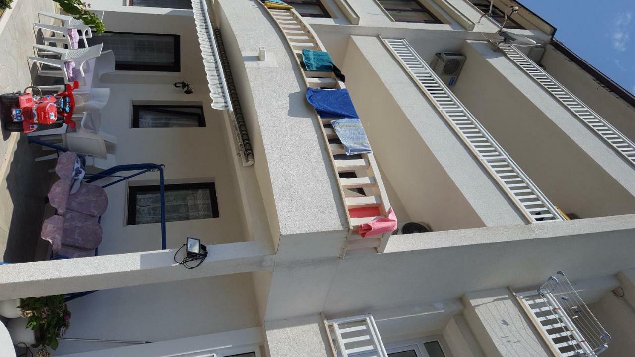 Apartments Galic Omiš Exterior foto